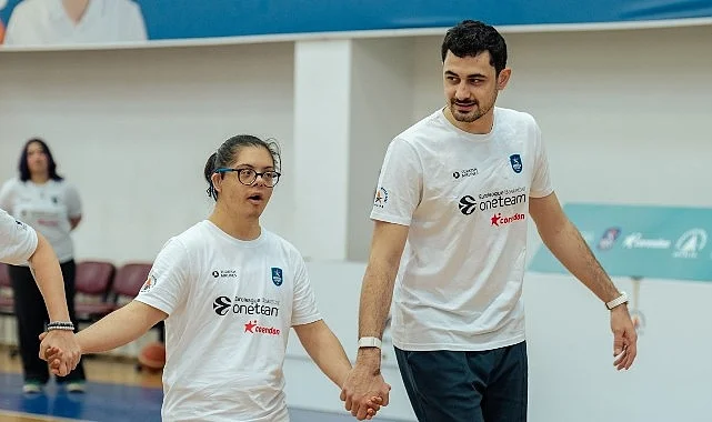 anadolu-efes-spor-kulubunun-2024-2025-sezonu-NleUzx3m.jpg