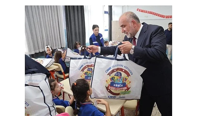 canik-belediyesinden-canta-ve-kirtasiye-destegi-NNnzePkl.jpg