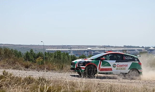 castrol-performansin-sinirlarini-tosfed-istanbul-parkta-toprak-razgatlioglu-ve-ali-turkkan-ile-gozler-onune-gRPHeVOD.jpg