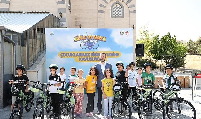 gule-oynaya-camiye-gel-projesi-kapsaminda-cocuklar-bisikletlerine-kavusmaya-devam-ediyor-TX2W4g32.jpg