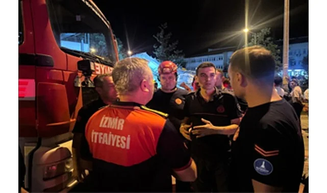 izmir-itfaiyesi-balikesirde-gorev-basinda-4hNJjUTX.jpg