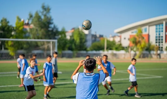 milas-belediyesi-yaz-futbol-okulunda-antrenmanlar-devam-ediyo-VHjNvA9O.jpg