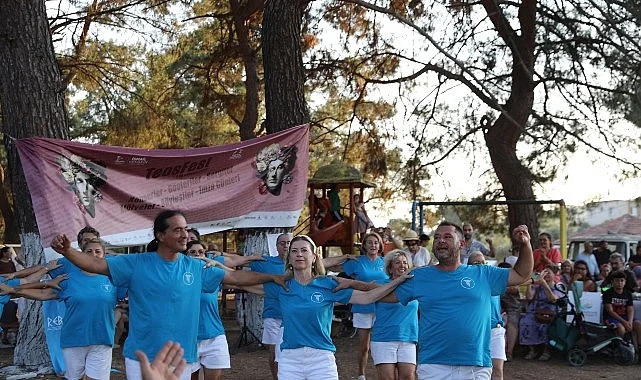 teosfest-2025-orhanli-koy-senligi-ile-sona-erdi-qcqUlx9m.jpg