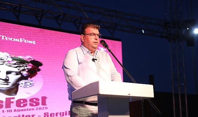 teosfest-basladi-sanatcilar-sehri-seferihisar-sanatla-bulustu-6DzKCuum.jpg