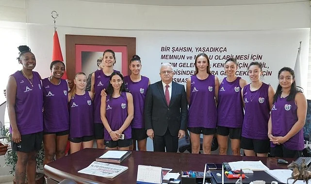 aslan-yol-burhaniye-belediyespor-kadin-basketbol-takimindan-baskan-devecilere-ziyaret-Mg8XPTaQ.jpg
