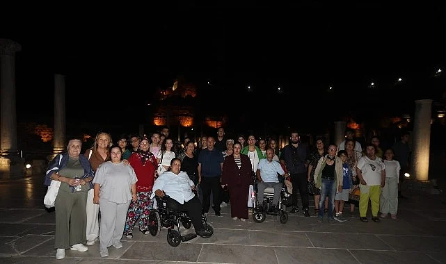 efes-selcuk-belediyesinden-engelsiz-bireylere-efeste-gece-yolculugu-5fJWSD6K.jpg