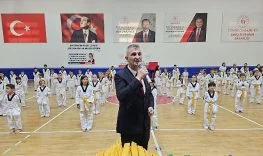 golcuk-belediyesi-taekwondo-sporculari-kusak-atladi-ifNMthKI.jpg