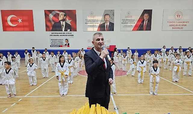 golcuk-belediyesi-taekwondo-sporculari-kusak-atladi-ifNMthKI.jpg