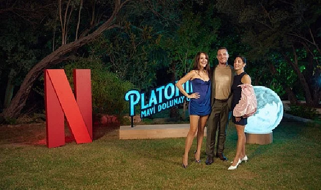netfilix-gupse-ozay-imzali-yeni-dizisi-platonik-mavi-dolunay-otelin-lansmanini-cesmede-renkli-bir-7VbuinPa.jpg