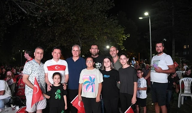 osmangazi-belediyesi-milli-heyecani-meydanlara-tasidi-IKRQAPjC.jpg