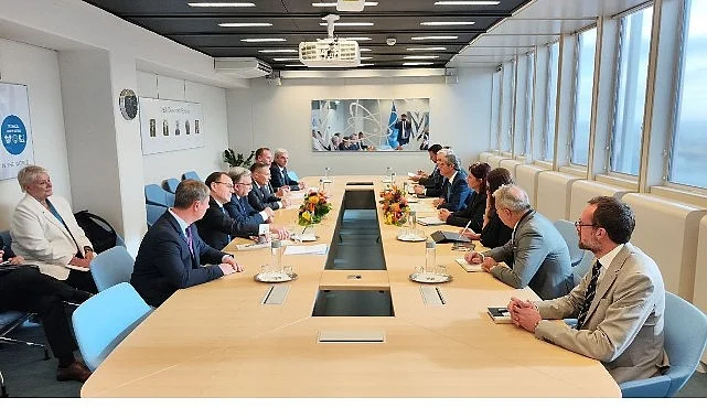 rosatom-genel-muduru-aleksey-likhachev-iaea-genel-muduru-rafael-grossi-ile-gorustu-lgOmMVtz.jpg