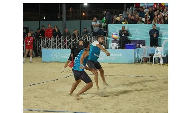 turk-voleybol-tarihinde-bir-ilk-yasandi-plaj-voleybolu-erkek-milli-takimi-ilk-kez-sampiyon-8m62WLVV.jpg